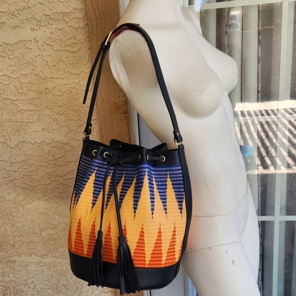 FRANKITAS TASSEL  BUCKET BAG - Picture 1 of 10